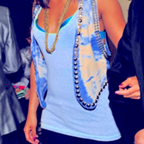 Robin's Jean tank top designer - Picture 3 of 9